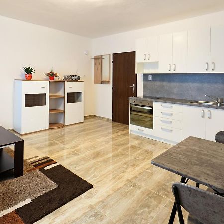 Penzion Kendy Apartment Mistrin Bagian luar foto