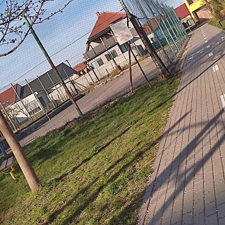 Penzion Kendy Apartment Mistrin Bagian luar foto
