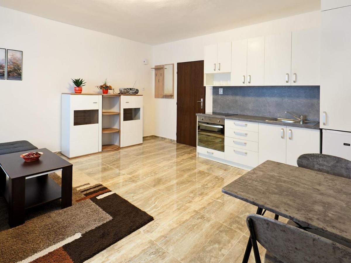 Penzion Kendy Apartment Mistrin Bagian luar foto