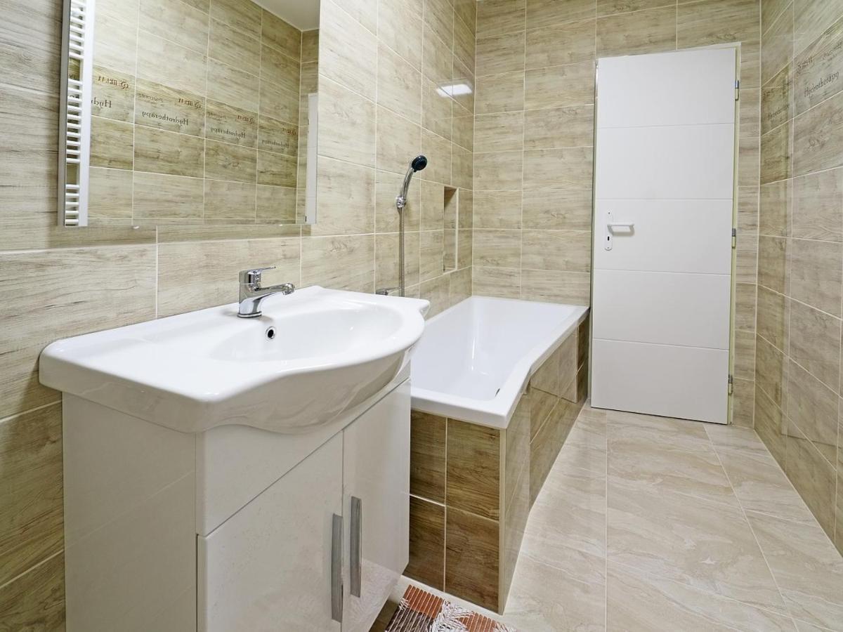 Penzion Kendy Apartment Mistrin Bagian luar foto