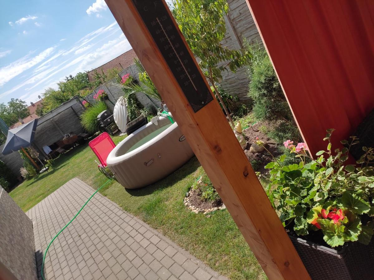 Penzion Kendy Apartment Mistrin Bagian luar foto