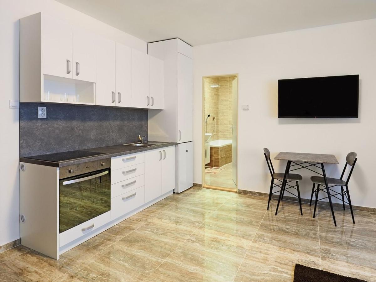 Penzion Kendy Apartment Mistrin Bagian luar foto