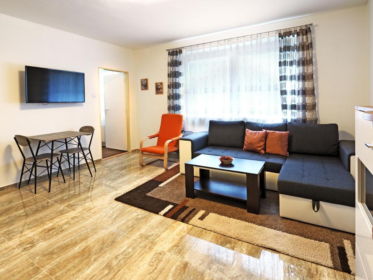 Penzion Kendy Apartment Mistrin Bagian luar foto